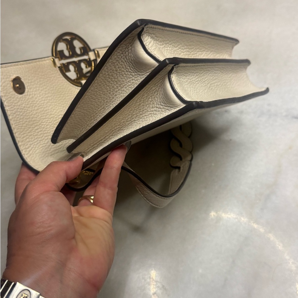 Tory Burch Cream Shoulder Bag with Gold Accents - Picture 8 of 11